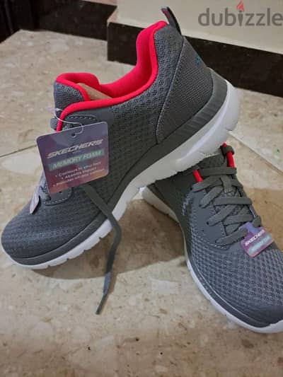 sketchers original  بناتى مقاس 38 زيرو