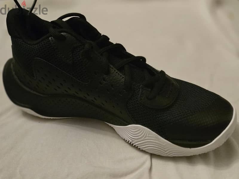 NEW - Under Armour unisex shoe size 40 1