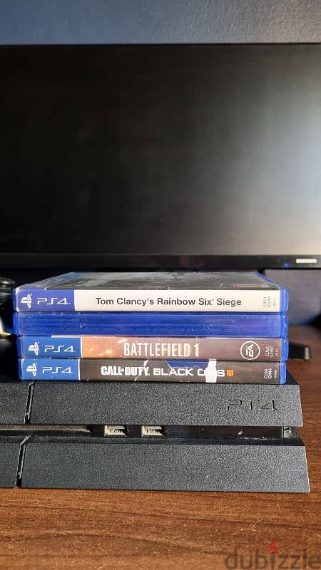 PS4 + Controller ÷ 4 Games 1