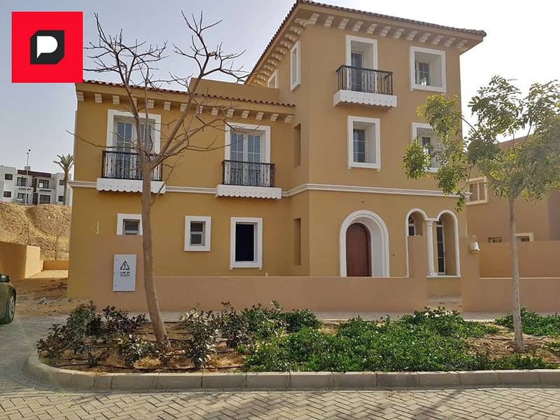 Villa for sale, Ready to move, in new cairo on Al-Nawadi Street, next to AUC , Hyde Park Compound 8