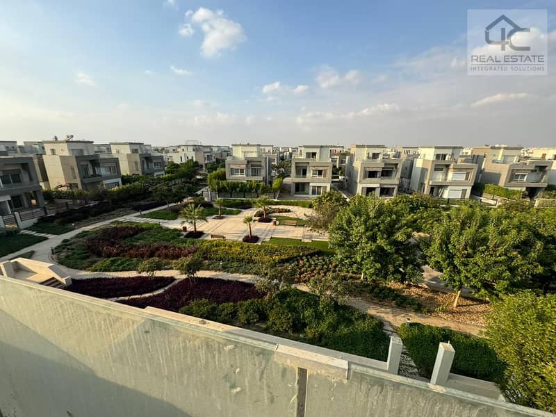 Town House 250m for sale in Hyde Park Compound Fifth Settlement ready to move , view landscape 3