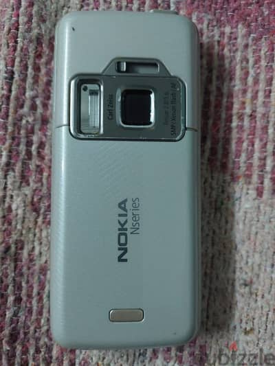 Nokia N82