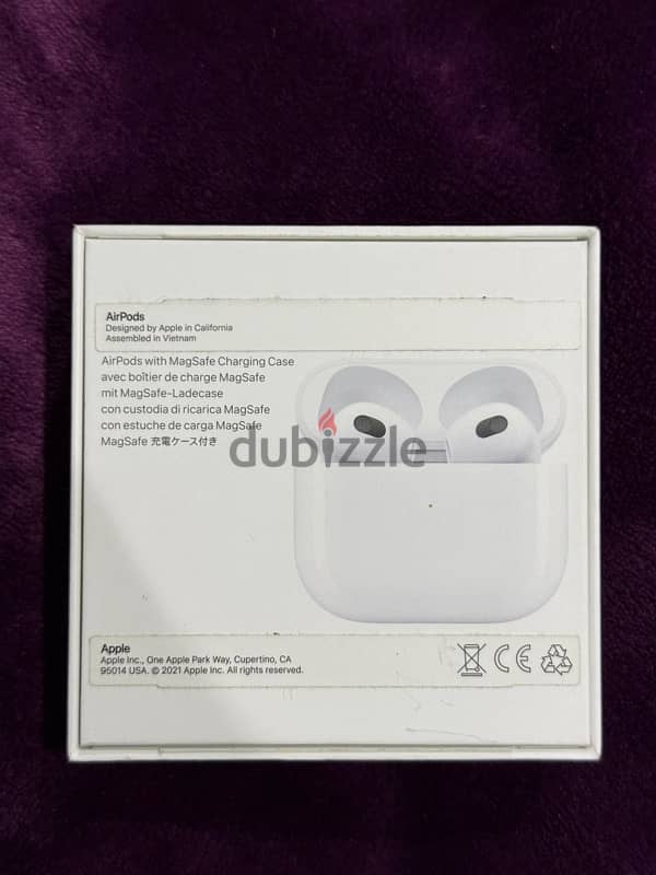 Apple AirPods 3 with magsafe charging case 2