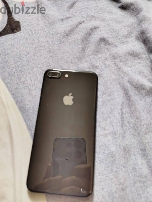 iPhone 8 Plus (64GB) 1