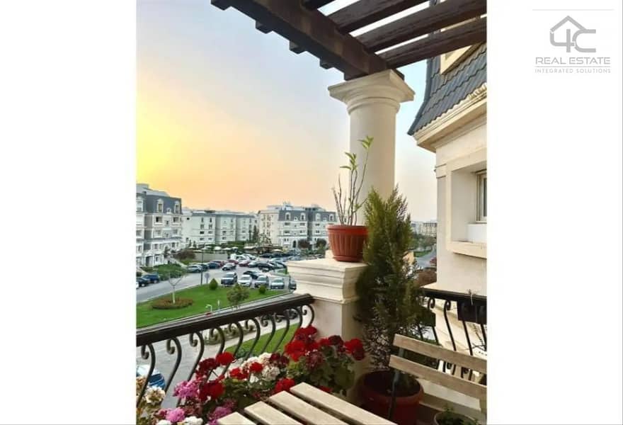 Ready to move i villa roof middle 300 m for sale in mountain view Hyde park new Cairo special view under market price Including Maintenance 0