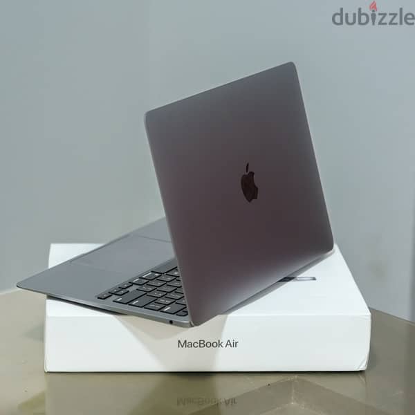 Macbook air M1 like new 4