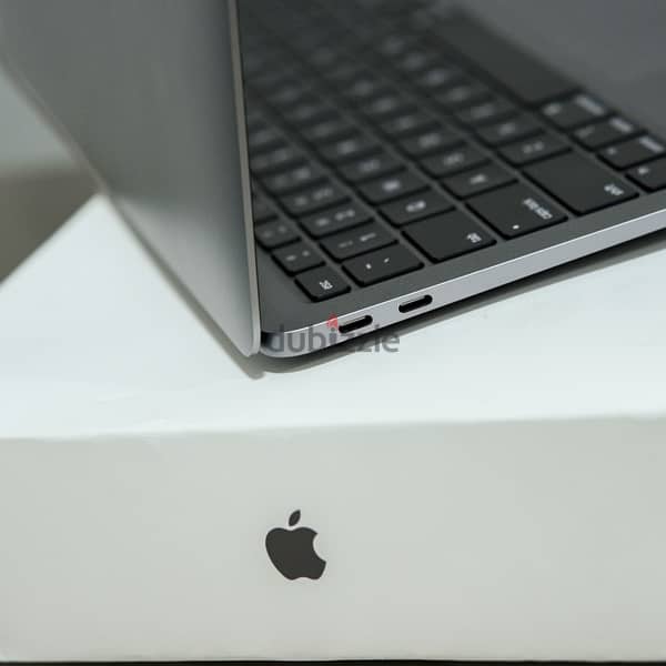 Macbook air M1 like new 5