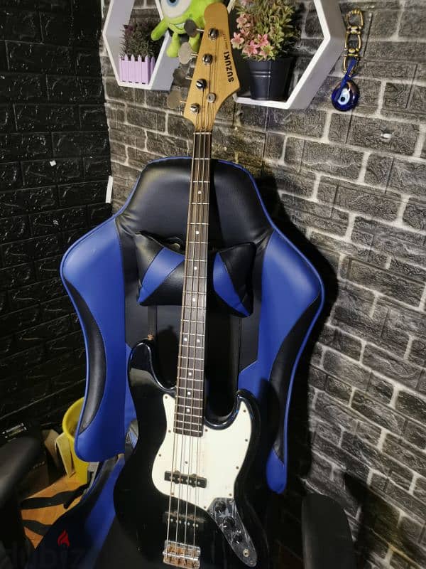 For sale bass guitar Suzuki good use 2