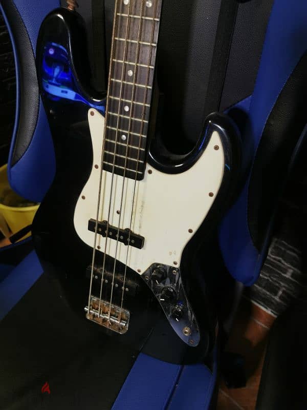 For sale bass guitar Suzuki good use 8