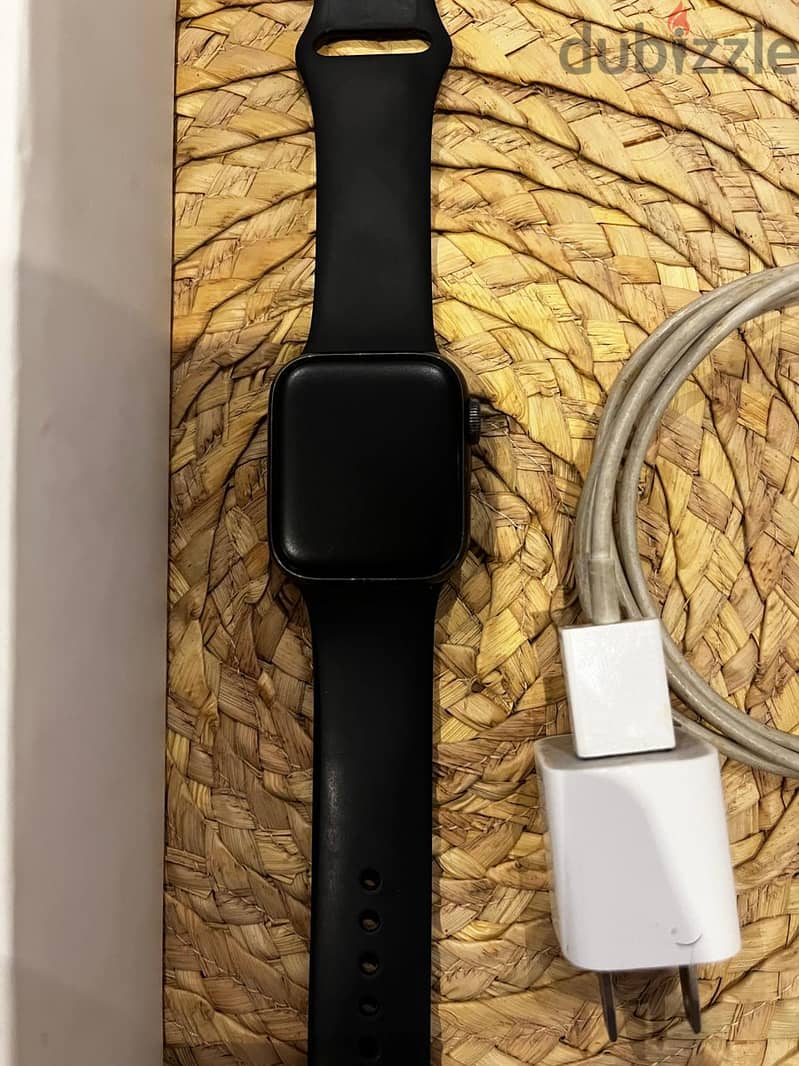 Apple Watch series 5 40MM 6