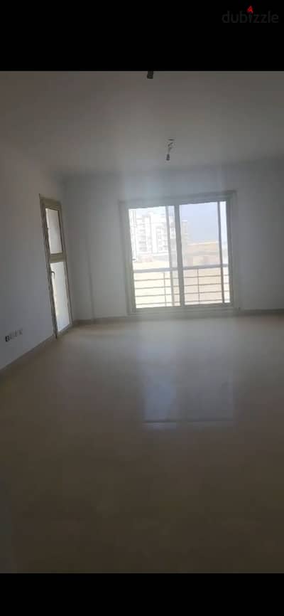 A three-bedroom apartment, ready in a few months, fully finished with a wall, with installments available in New Zayed