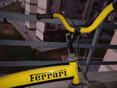 عجله Ferrari للبيع