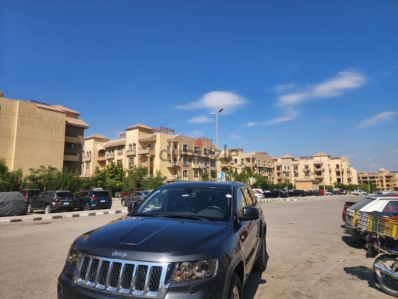 Jeep Grand Cherokee 2011 0