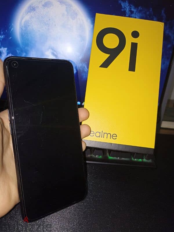 جهاز realme 9i استخدام خفيف 9 شهور معاه جرابين  السعر 5000 1