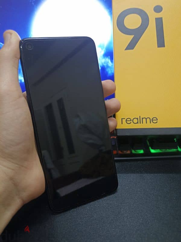 جهاز realme 9i استخدام خفيف 9 شهور معاه جرابين  السعر 5000 4