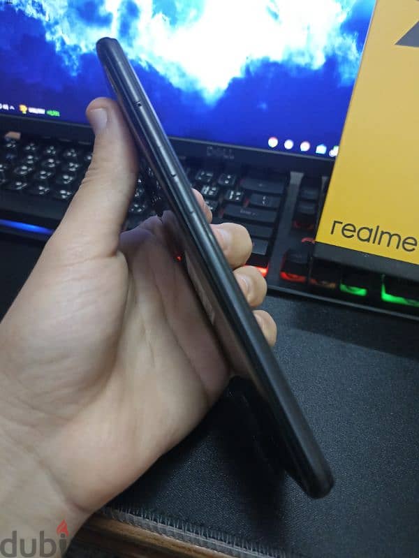 جهاز realme 9i استخدام خفيف 9 شهور معاه جرابين  السعر 5000 9