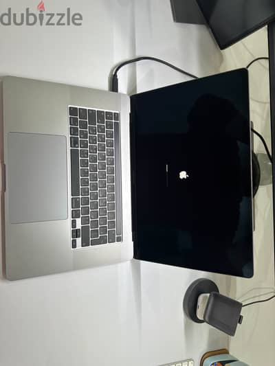 Macbook pro 2019 16-inch core i9 2.4GHz 9980HK AMD Radeon Pro 5500M