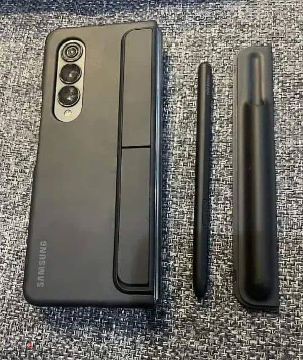 Samsung Fold 4 256g ram 12 Snapdragon with S-pen cover 0