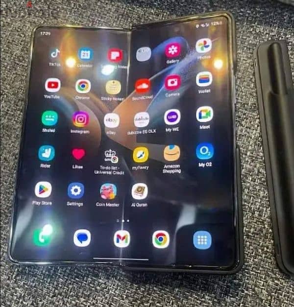 Samsung Fold 4 256g ram 12 Snapdragon with S-pen cover 2