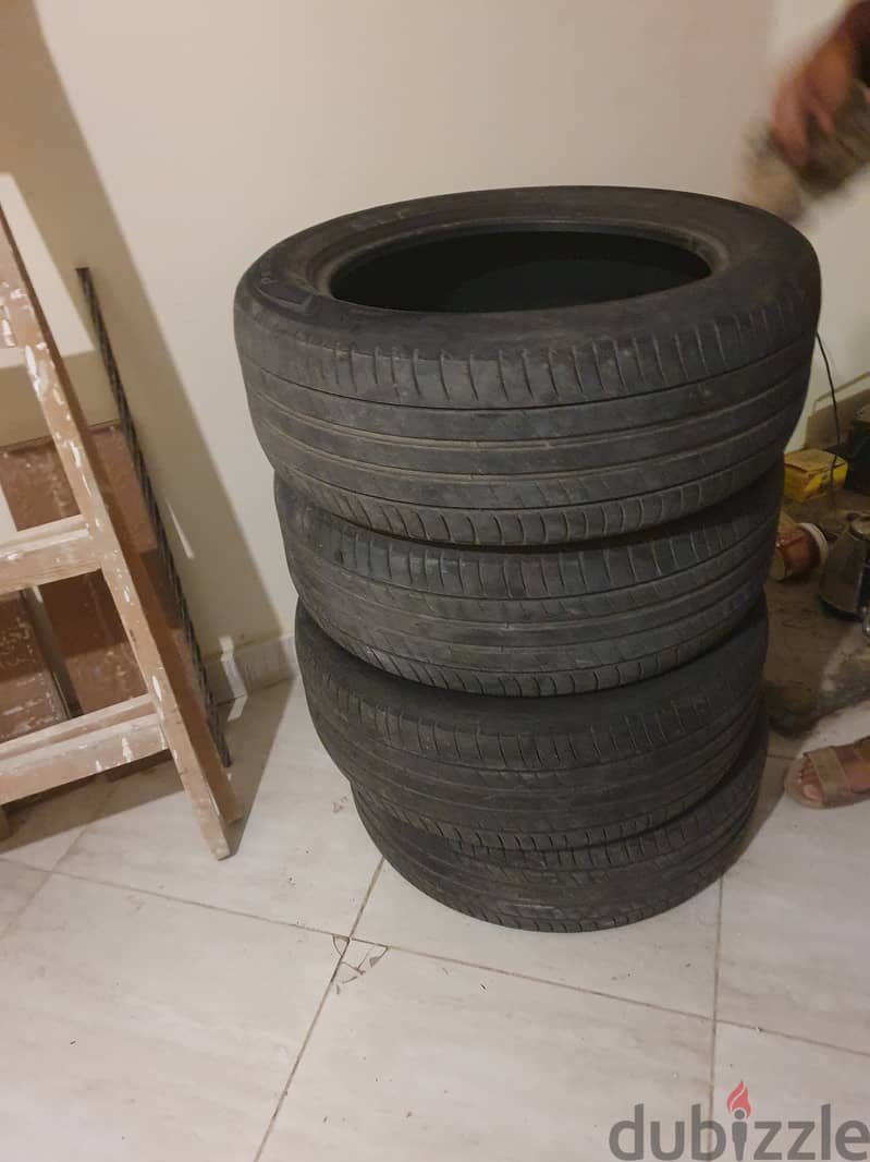 عدد 4 كاوتش ميشلان مستعمل 225/55 R 18 98 V 0