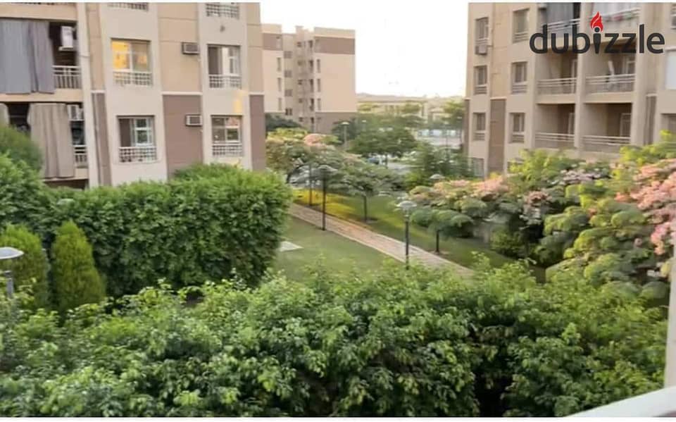 للبيع شقة طرفية في b7 بمدينتي ، garden view ، خلف النادي مباشرةً ، قريبة من خدمات ال b7 و central park  و ال south park و الحركة. 0