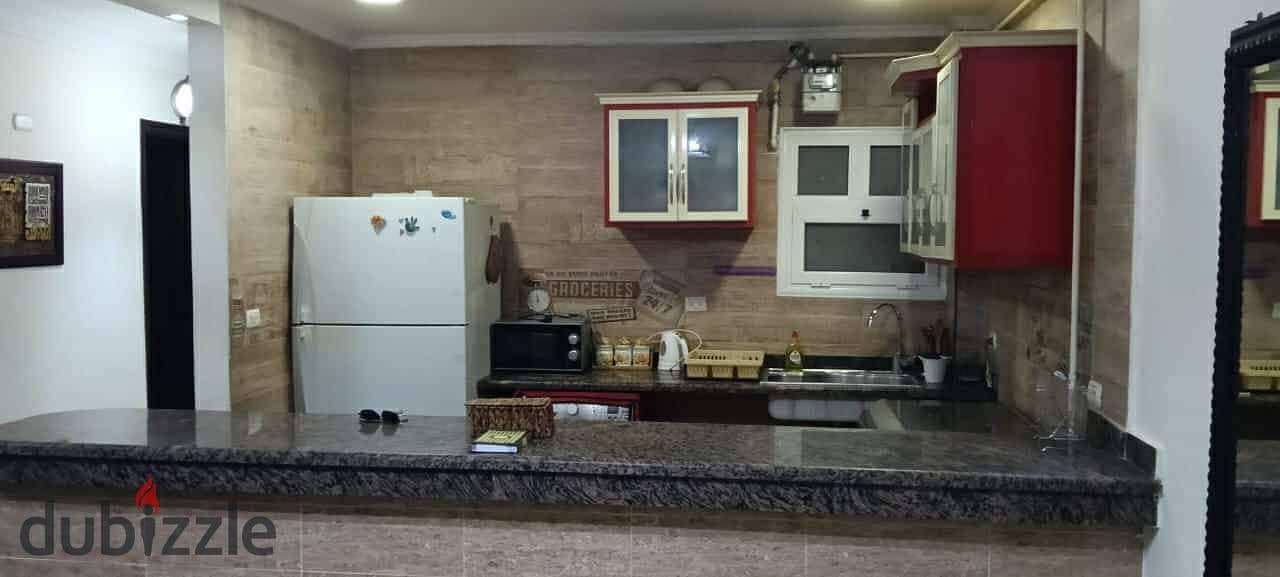 للبيع شقة طرفية في b7 بمدينتي ، garden view ، خلف النادي مباشرةً ، قريبة من خدمات ال b7 و central park  و ال south park و الحركة. 2