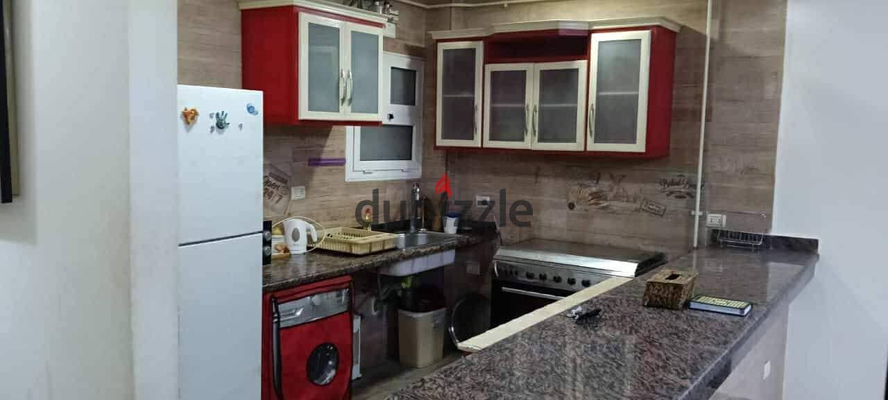 للبيع شقة طرفية في b7 بمدينتي ، garden view ، خلف النادي مباشرةً ، قريبة من خدمات ال b7 و central park  و ال south park و الحركة. 9