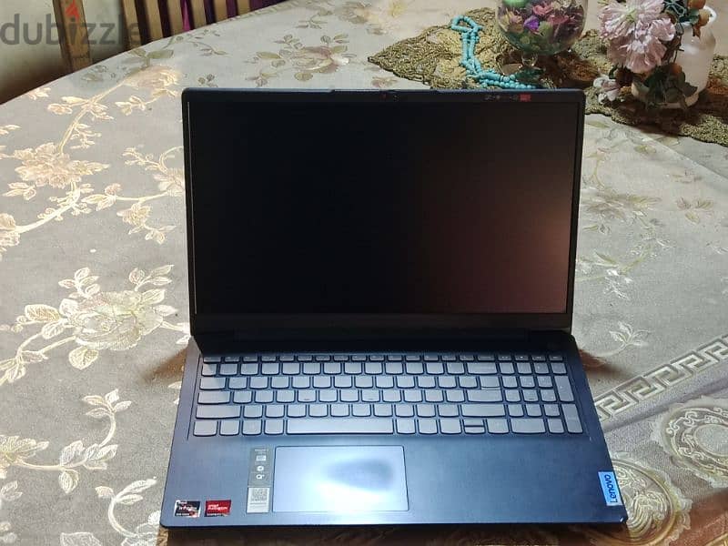 لاب توب Lenovo  حالة ممتازة . . . IdeaPad 3 0