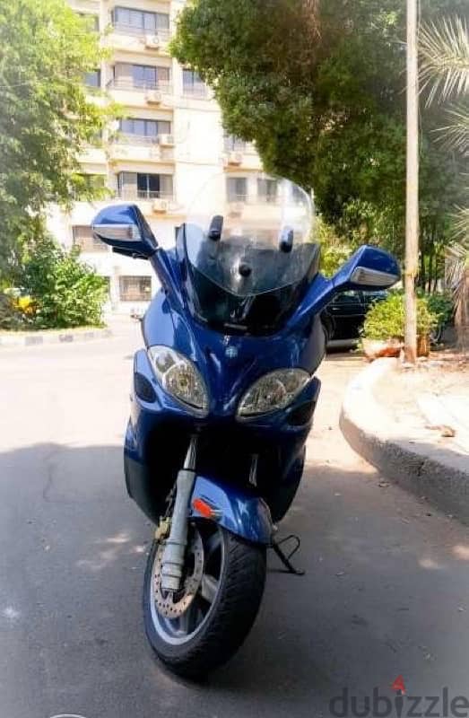 سكوتر بيادجو إيطالي 500cc X9 1