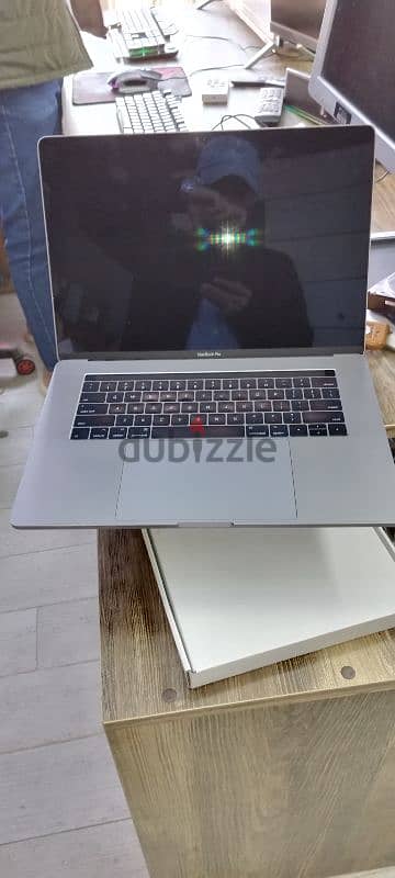 APPLE MACBOOK PRO 15 INCH 2019 like New