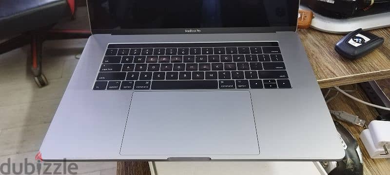 APPLE MACBOOK PRO 15 INCH 2019 like New 1