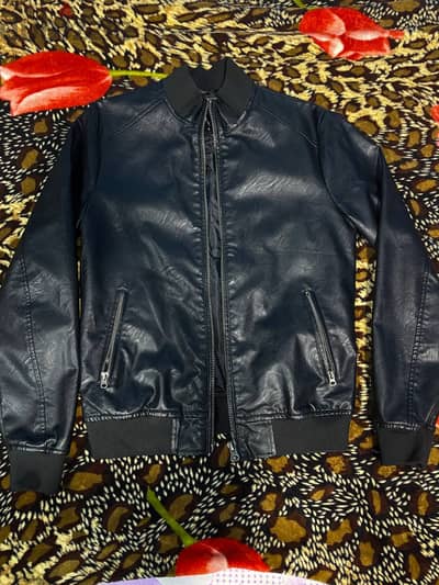 Leather jacket size small brand Terranova جاكيت جلد مقاس سمول