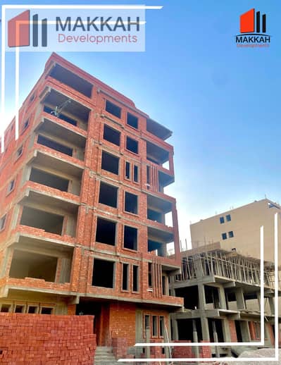 Apartment with an area of 155 sqm, featuring 3 bedrooms and 2 bathrooms, available for installment directly from the owner in Makkah Mini Compound, Ni