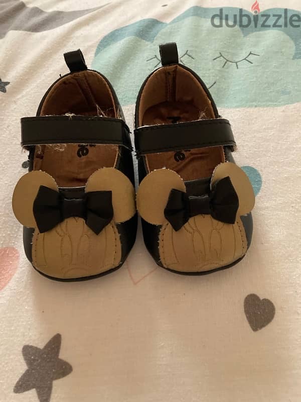 2 pairs of baby shoes 5