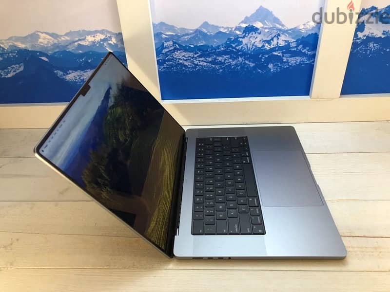 16-Inch MacBook Pro (2021) M1 Max 64 GB 1 TB (95%) 8