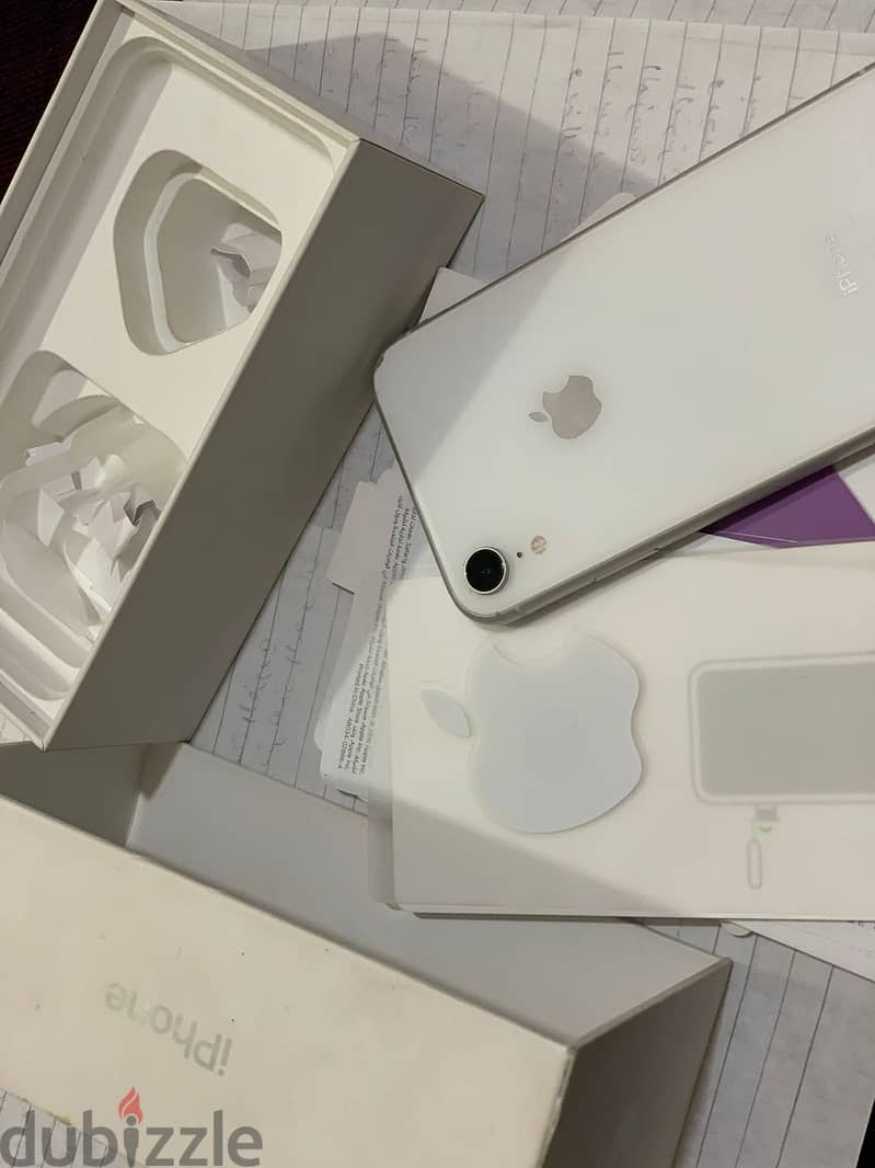 Iphone xr 128 WITH box 2