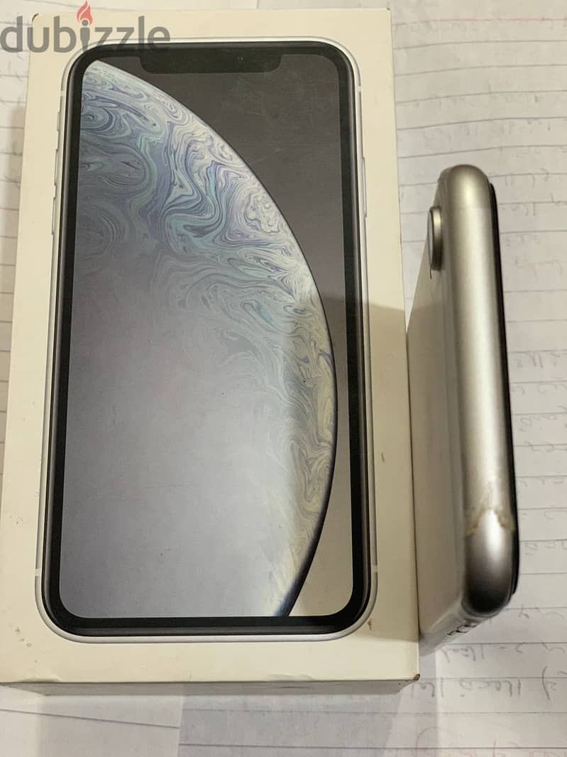 Iphone xr 128 WITH box 5