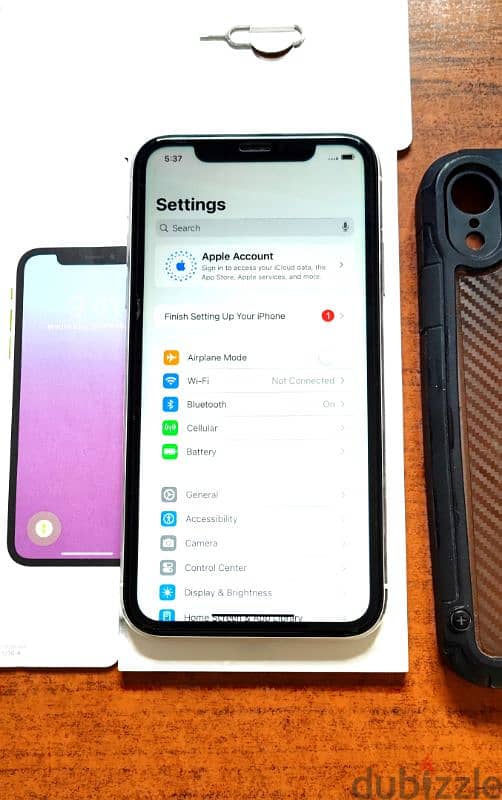 للبيع iPhone Xr مش مفتوح بدون عيوب وتر بروف بالكرتونه والجراب 128 جيجا 4