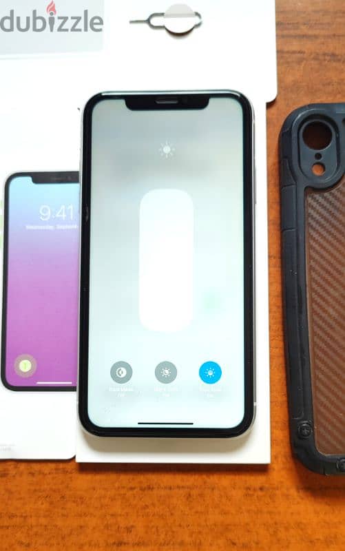 للبيع iPhone Xr مش مفتوح بدون عيوب وتر بروف بالكرتونه والجراب 128 جيجا 7