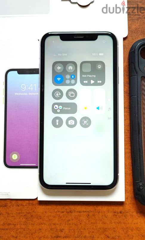 للبيع iPhone Xr مش مفتوح بدون عيوب وتر بروف بالكرتونه والجراب 128 جيجا 8