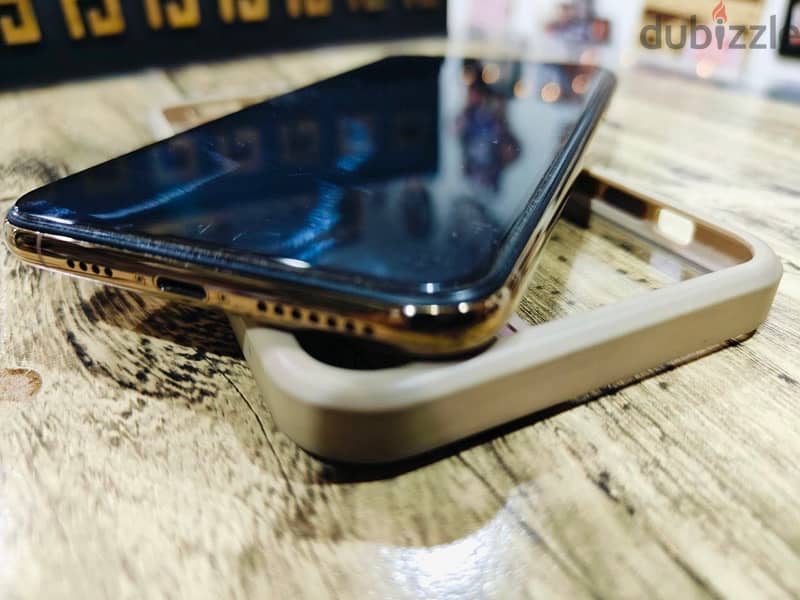 iPhone 11Pro Max Gold 4