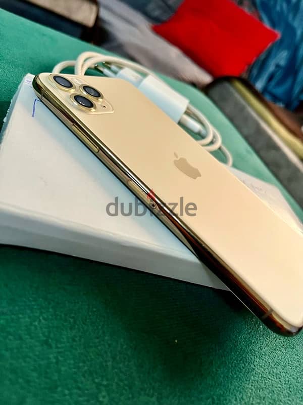 iPhone 11Pro Max Gold 6