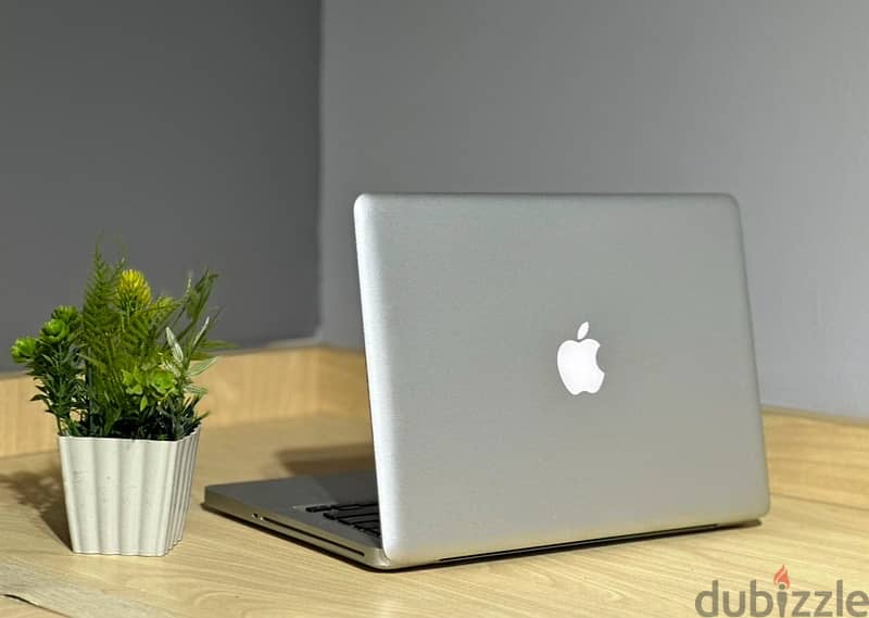 Macbook Pro 2012 بحاله ممتازه 0