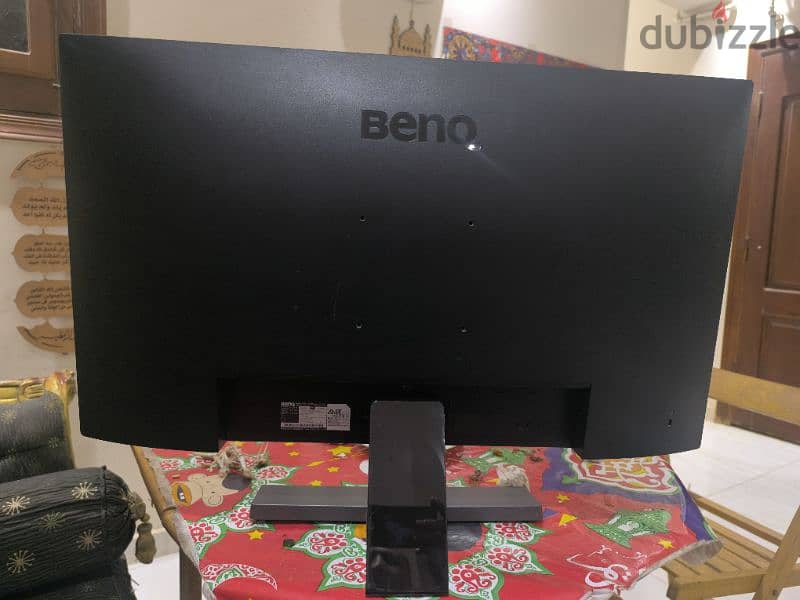 شاشة 4k 28 بوصة بحالة الجديد  . 4k 28 inch screen benq almost new 1