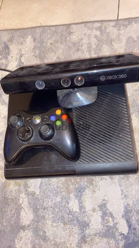 Xbox 360 with kinnect + 50 games الالعاب موجوده فالصوره + controller 0