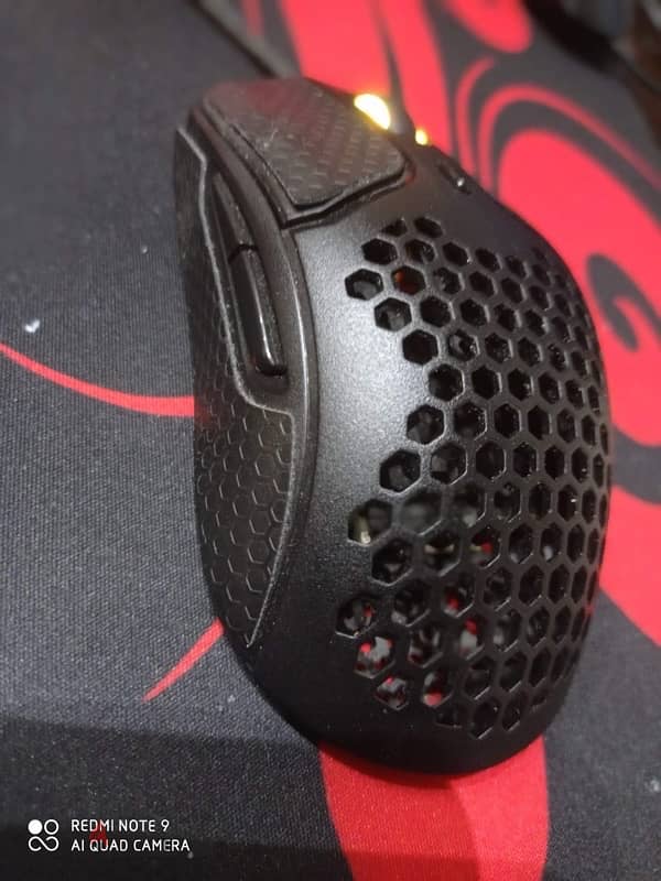 mouse hyper x ultra light black 2