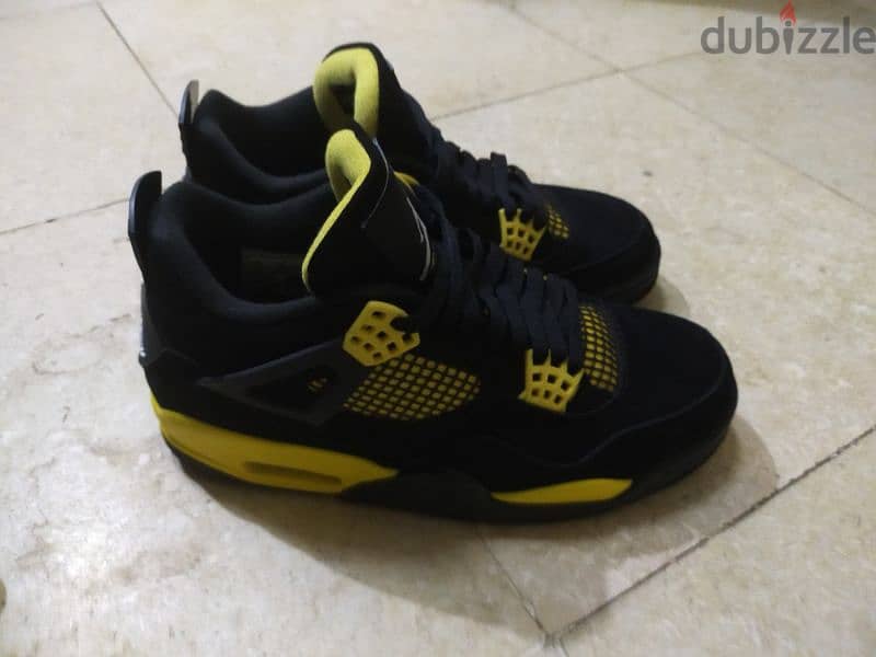 Nike Jordan 4 black and yellow   مقاس ٤٢EU ميرور 0