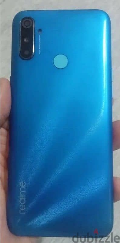 realme c3 للبيع شغال كويس جدا به شروخ فقط في باغة الشاشة realme c3