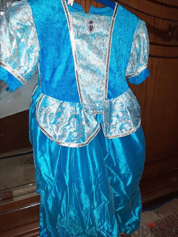 Frozen dresses for girls size 6-8 & 8-10 . used only once. 0