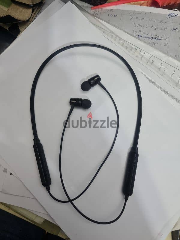 headphones Bluetooth celebrate used like new 2